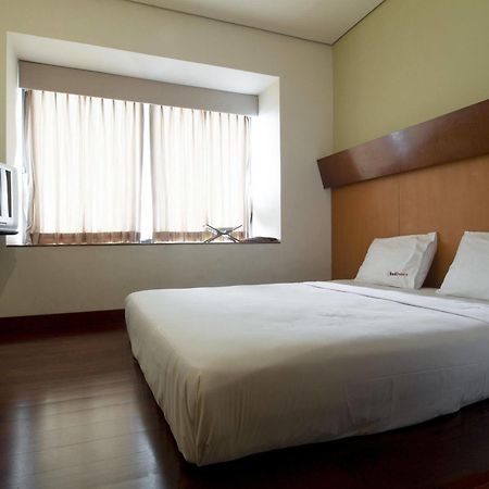 Hotel Reddoorz @ Gegerkalong Girang à Bandung Extérieur photo