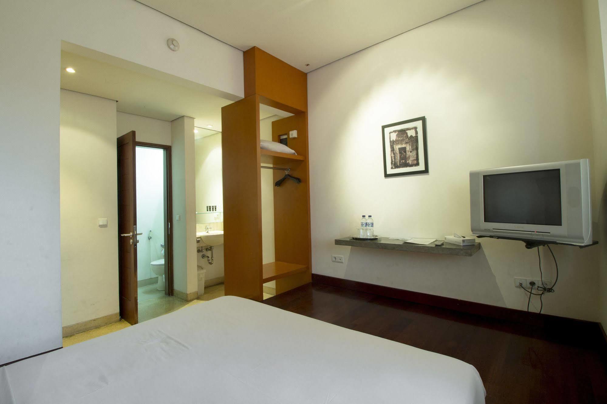 Hotel Reddoorz @ Gegerkalong Girang à Bandung Extérieur photo
