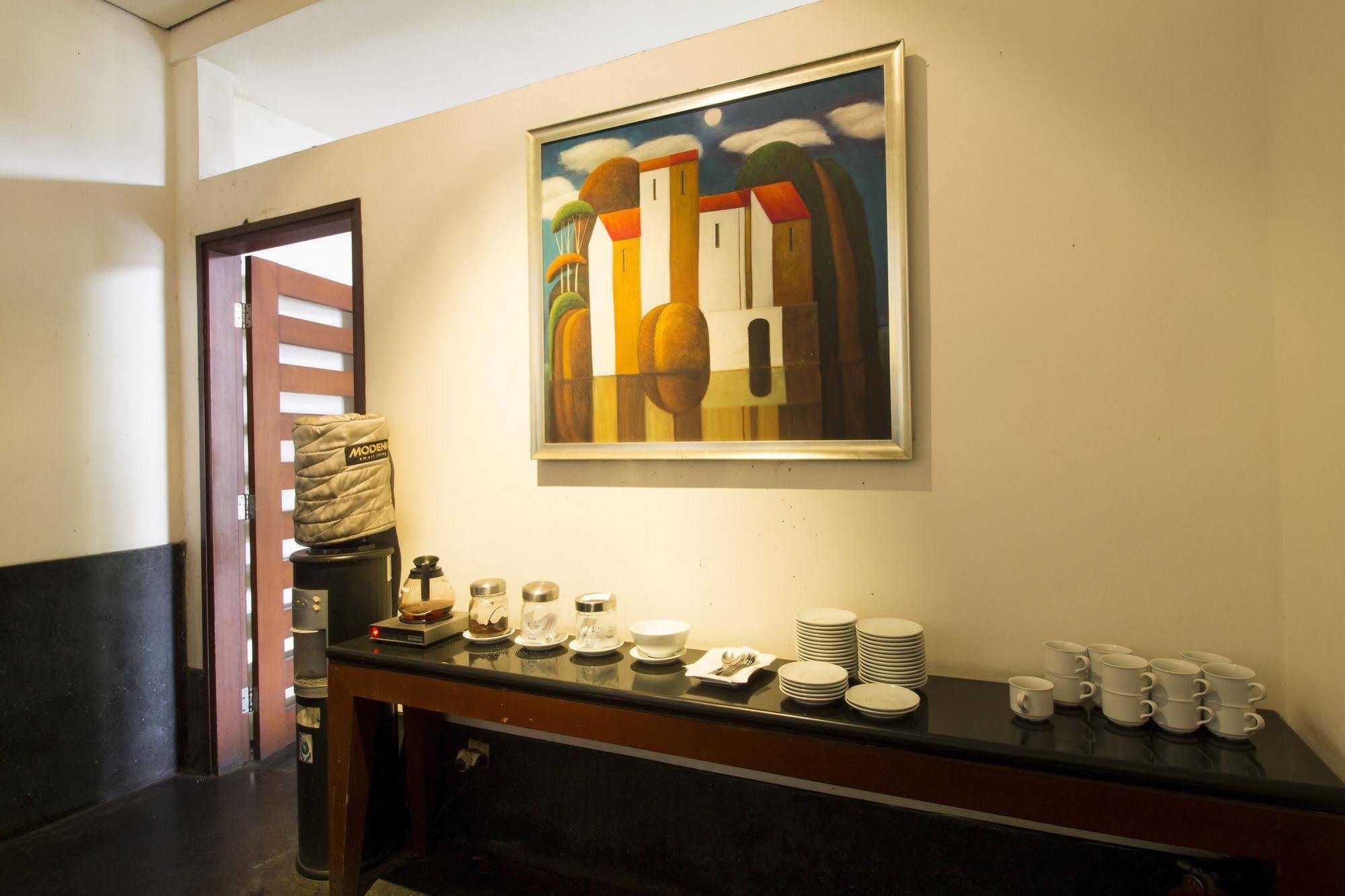Hotel Reddoorz @ Gegerkalong Girang à Bandung Extérieur photo